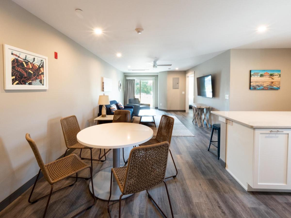 Long Beach Suites Gloucester Esterno foto