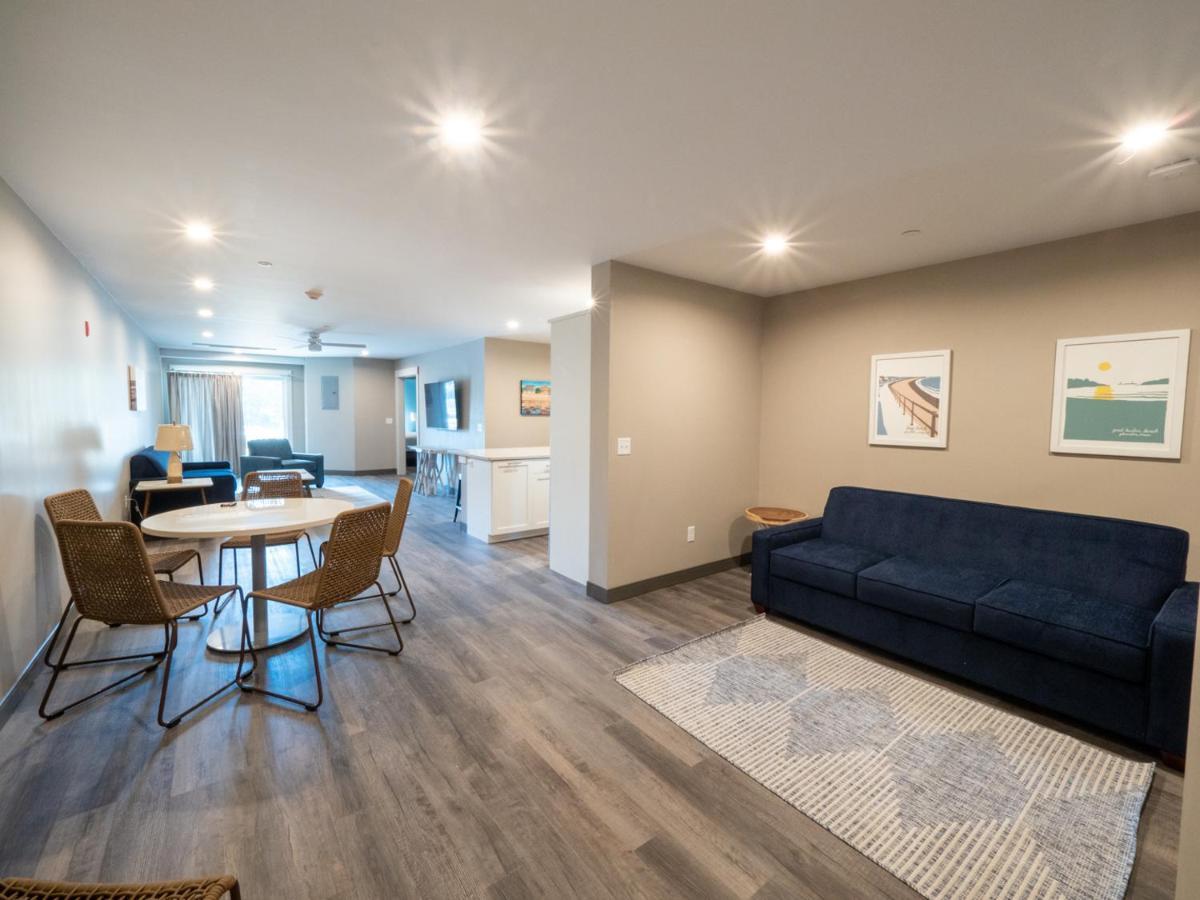 Long Beach Suites Gloucester Esterno foto